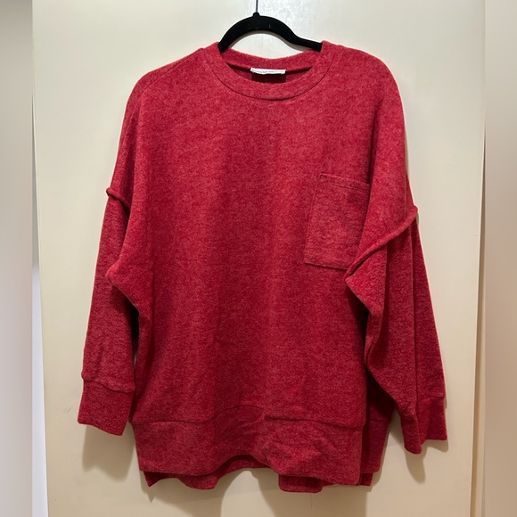 Zenana Outfitters Red Sweatshirt - Picture 1 of 3